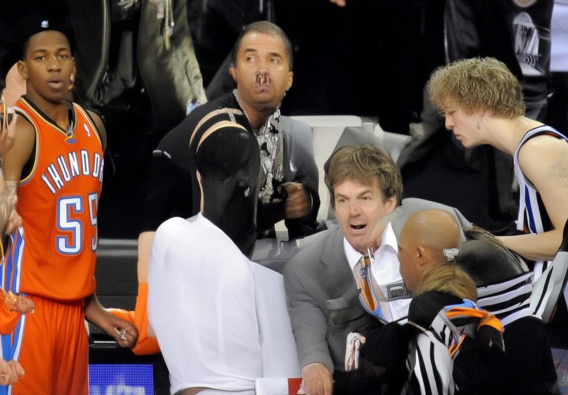 NBA2016季后赛：马刺雷霆巅峰对决解析与影响